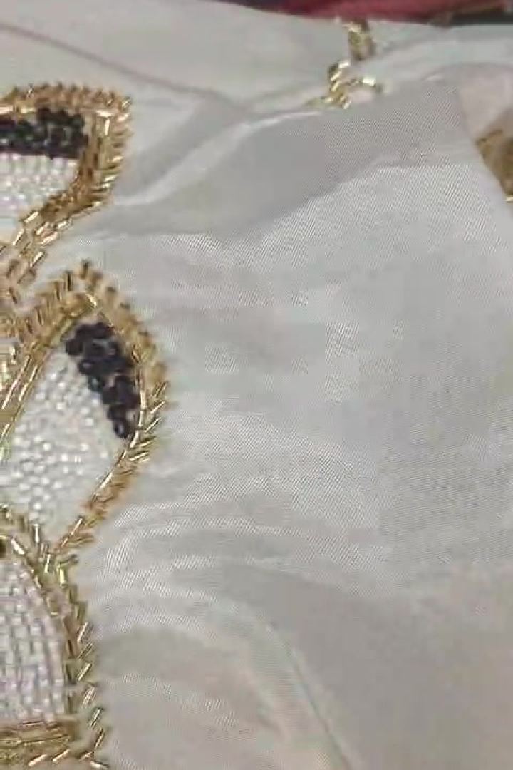 Ivory Pearl and Black Bead Leaves