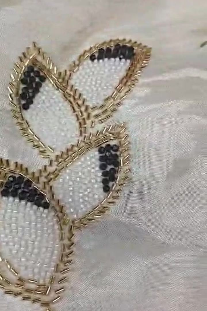 Ivory Pearl and Black Bead Leaves
